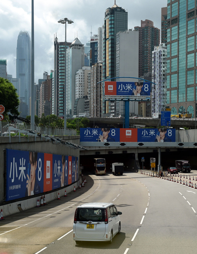 小米香港即将挂牌，港岛街头“吴亦凡”无处不在！