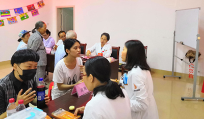 峰程7080组织全职员参加广西国际壮族医院义诊