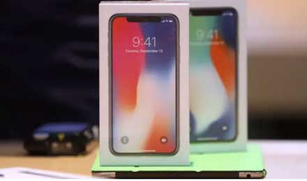 富士康郑州工厂非法使用学生加班组装iPhone X