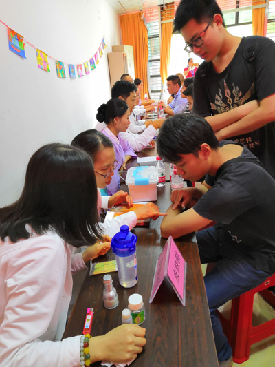 峰程7080组织全职员参加广西国际壮族医院义诊